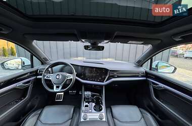 Внедорожник / Кроссовер Volkswagen Touareg 2018 в 