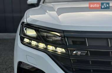 Внедорожник / Кроссовер Volkswagen Touareg 2018 в 