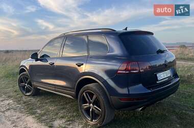Внедорожник / Кроссовер Volkswagen Touareg 2012 в 