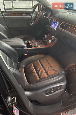 Позашляховик / Кросовер Volkswagen Touareg 2011 в 