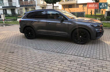 Внедорожник / Кроссовер Volkswagen Touareg 2019 в 