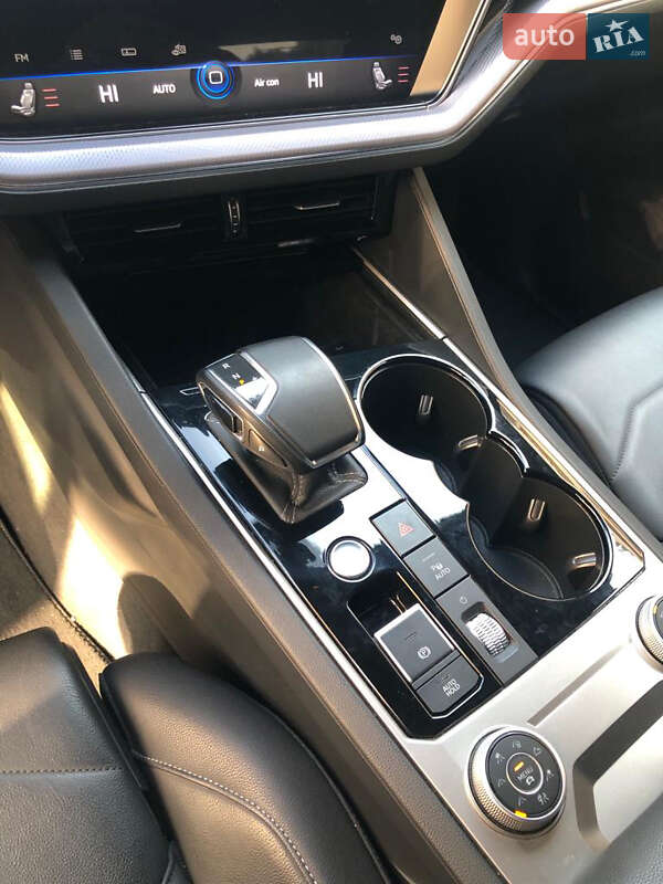 Позашляховик / Кросовер Volkswagen Touareg 2019 в Вінниці