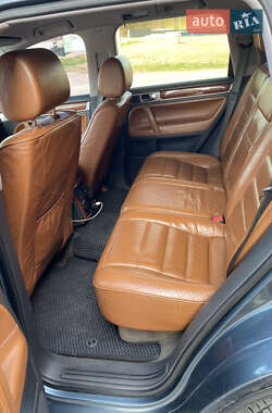 Позашляховик / Кросовер Volkswagen Touareg 2004 в 