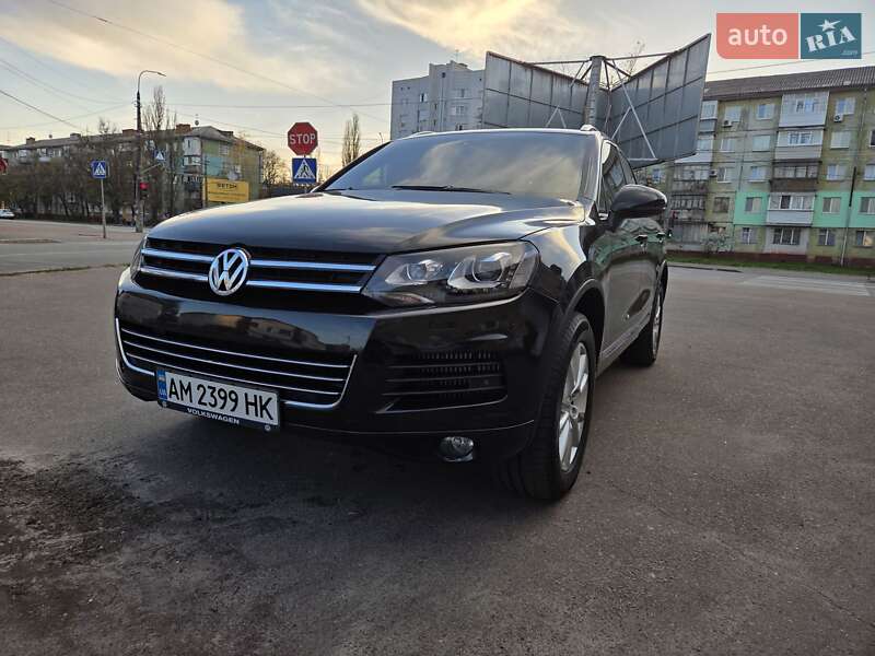 Внедорожник / Кроссовер Volkswagen Touareg 2012 в 
