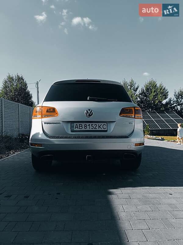 Внедорожник / Кроссовер Volkswagen Touareg 2013 в 