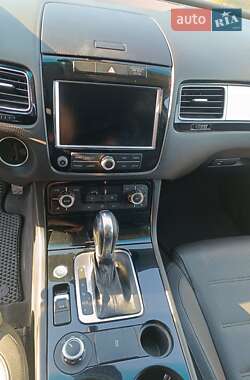 Внедорожник / Кроссовер Volkswagen Touareg 2013 в 