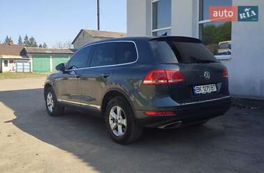 Внедорожник / Кроссовер Volkswagen Touareg 2011 в 