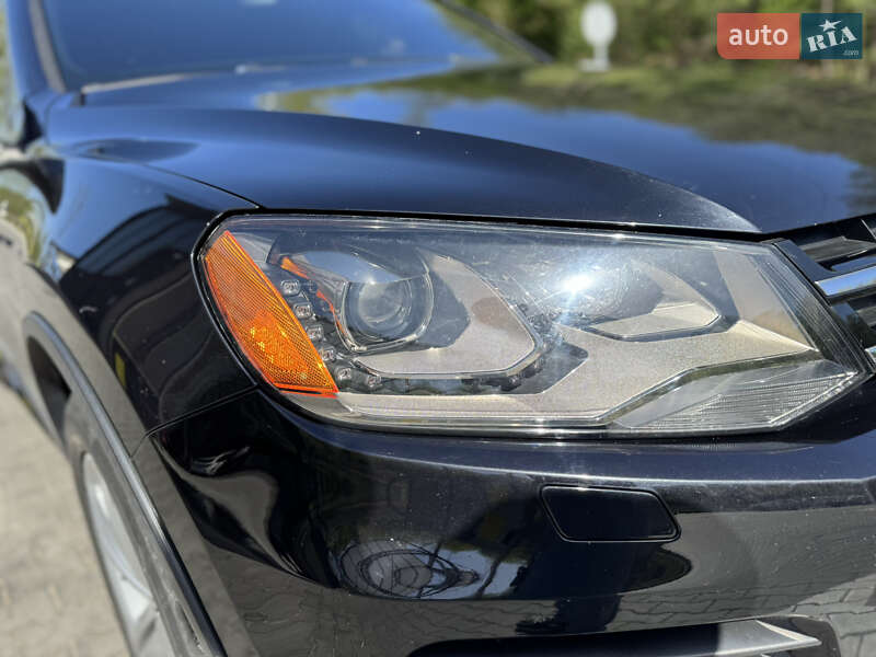 Внедорожник / Кроссовер Volkswagen Touareg 2014 в Киеве