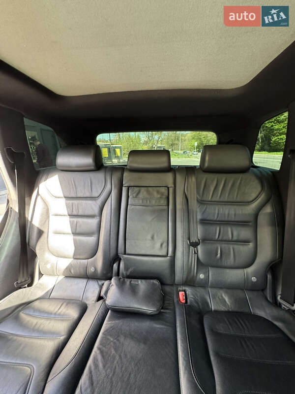 Внедорожник / Кроссовер Volkswagen Touareg 2014 в Киеве