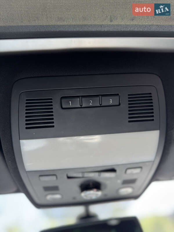 Внедорожник / Кроссовер Volkswagen Touareg 2014 в Киеве