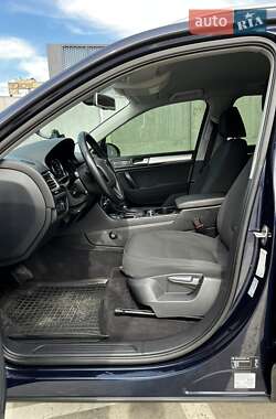 Внедорожник / Кроссовер Volkswagen Touareg 2012 в 