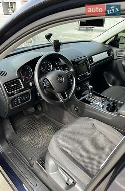 Внедорожник / Кроссовер Volkswagen Touareg 2012 в 