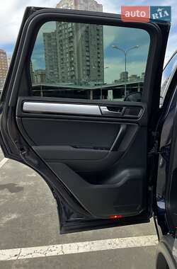 Внедорожник / Кроссовер Volkswagen Touareg 2012 в 