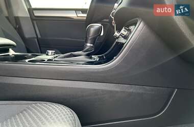 Внедорожник / Кроссовер Volkswagen Touareg 2012 в 