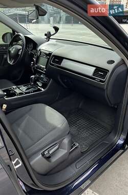 Внедорожник / Кроссовер Volkswagen Touareg 2012 в 