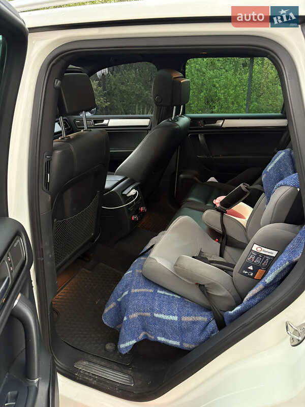 Позашляховик / Кросовер Volkswagen Touareg 2011 в Львові