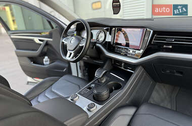 Позашляховик / Кросовер Volkswagen Touareg 2019 в 