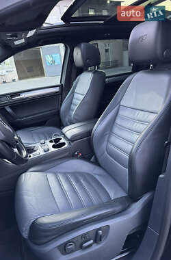 Внедорожник / Кроссовер Volkswagen Touareg 2015 в 