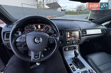 Внедорожник / Кроссовер Volkswagen Touareg 2015 в 