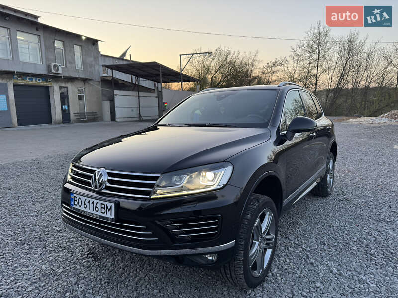 Внедорожник / Кроссовер Volkswagen Touareg 2015 в 