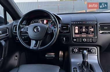 Внедорожник / Кроссовер Volkswagen Touareg 2015 в 