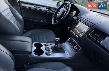 Внедорожник / Кроссовер Volkswagen Touareg 2015 в 