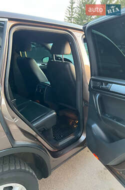 Позашляховик / Кросовер Volkswagen Touareg 2010 в 