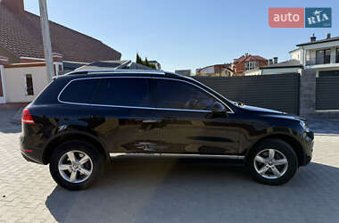 Позашляховик / Кросовер Volkswagen Touareg 2012 в 