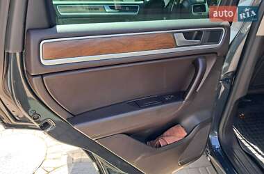 Внедорожник / Кроссовер Volkswagen Touareg 2013 в 