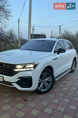 Внедорожник / Кроссовер Volkswagen Touareg 2019 в 