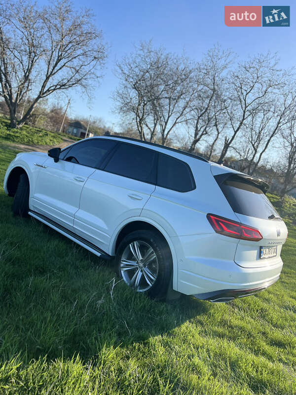 Позашляховик / Кросовер Volkswagen Touareg 2019 в Первомайську