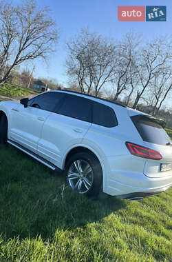 Внедорожник / Кроссовер Volkswagen Touareg 2019 в 