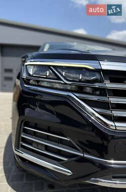 Внедорожник / Кроссовер Volkswagen Touareg 2019 в 