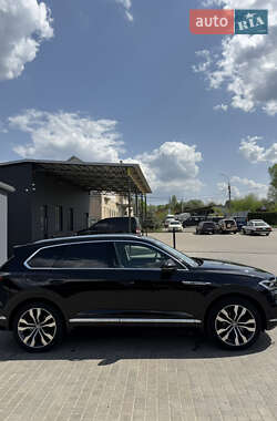 Внедорожник / Кроссовер Volkswagen Touareg 2019 в 