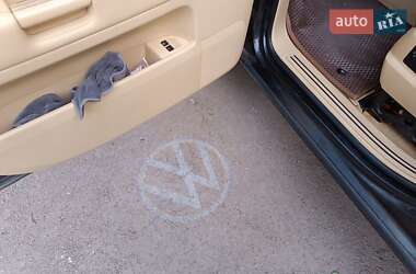 Позашляховик / Кросовер Volkswagen Touareg 2003 в 
