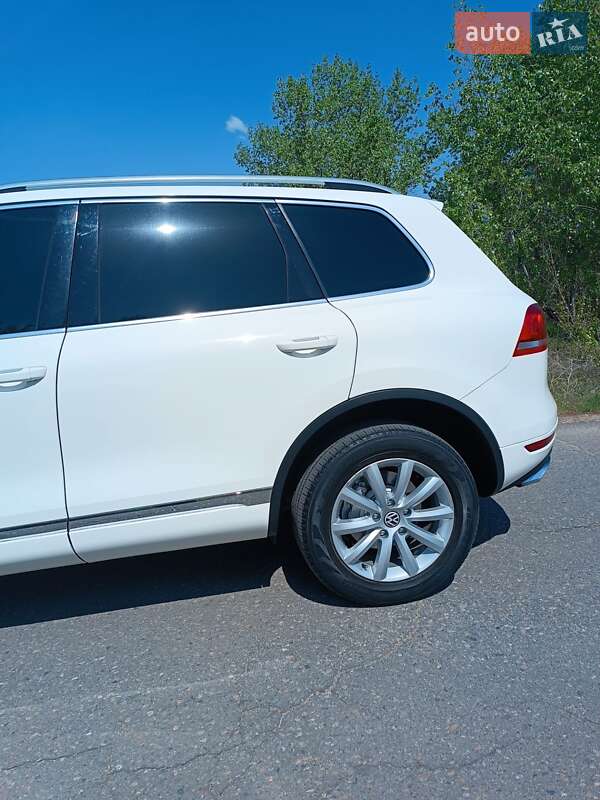 Внедорожник / Кроссовер Volkswagen Touareg 2011 в Днепре