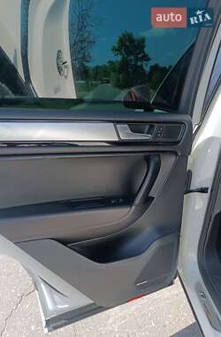 Внедорожник / Кроссовер Volkswagen Touareg 2011 в 