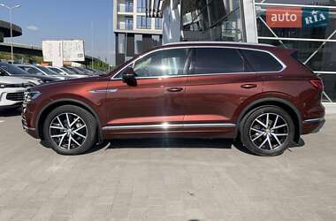 Внедорожник / Кроссовер Volkswagen Touareg 2019 в 