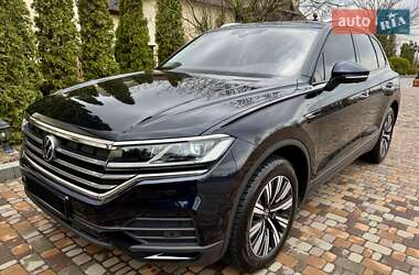 Позашляховик / Кросовер Volkswagen Touareg 2021 в 