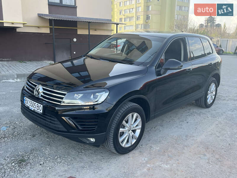 Внедорожник / Кроссовер Volkswagen Touareg 2015 в Каменец-Подольском