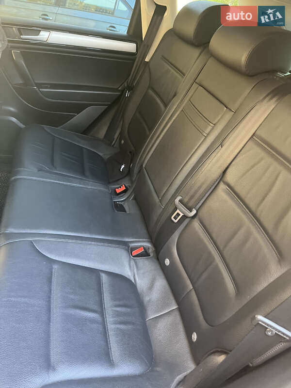 Внедорожник / Кроссовер Volkswagen Touareg 2015 в Каменец-Подольском
