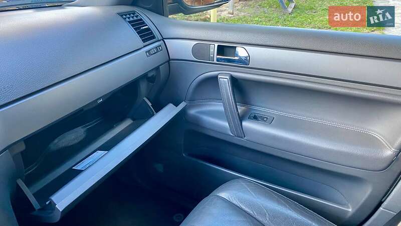 Внедорожник / Кроссовер Volkswagen Touareg 2006 в Житомире
