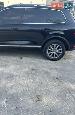 Позашляховик / Кросовер Volkswagen Touareg 2011 в 