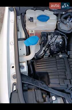 Внедорожник / Кроссовер Volkswagen Touareg 2011 в 