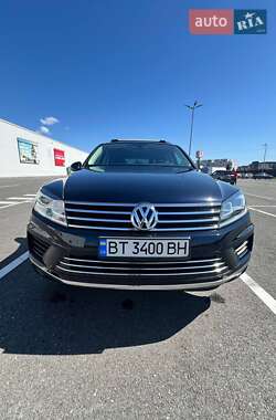 Позашляховик / Кросовер Volkswagen Touareg 2016 в 
