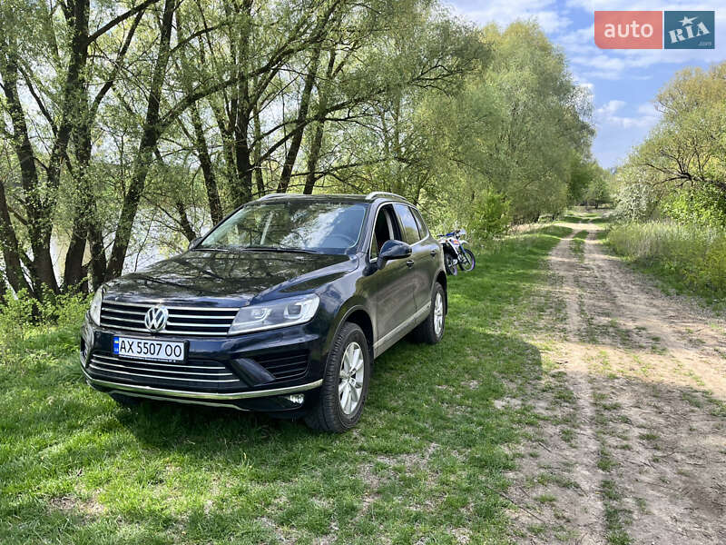 Позашляховик / Кросовер Volkswagen Touareg 2015 в Запоріжжі