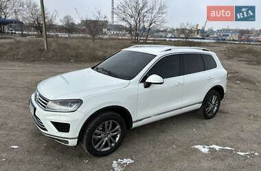 Внедорожник / Кроссовер Volkswagen Touareg 2015 в 