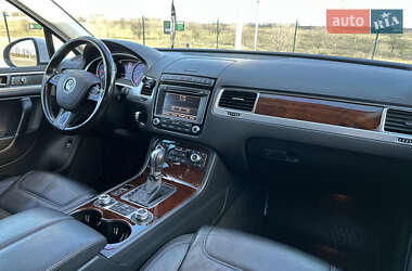 Внедорожник / Кроссовер Volkswagen Touareg 2015 в 