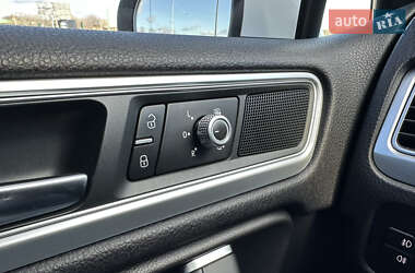 Внедорожник / Кроссовер Volkswagen Touareg 2015 в 