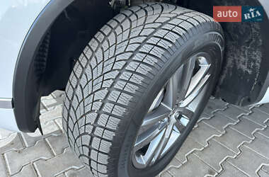 Внедорожник / Кроссовер Volkswagen Touareg 2015 в 